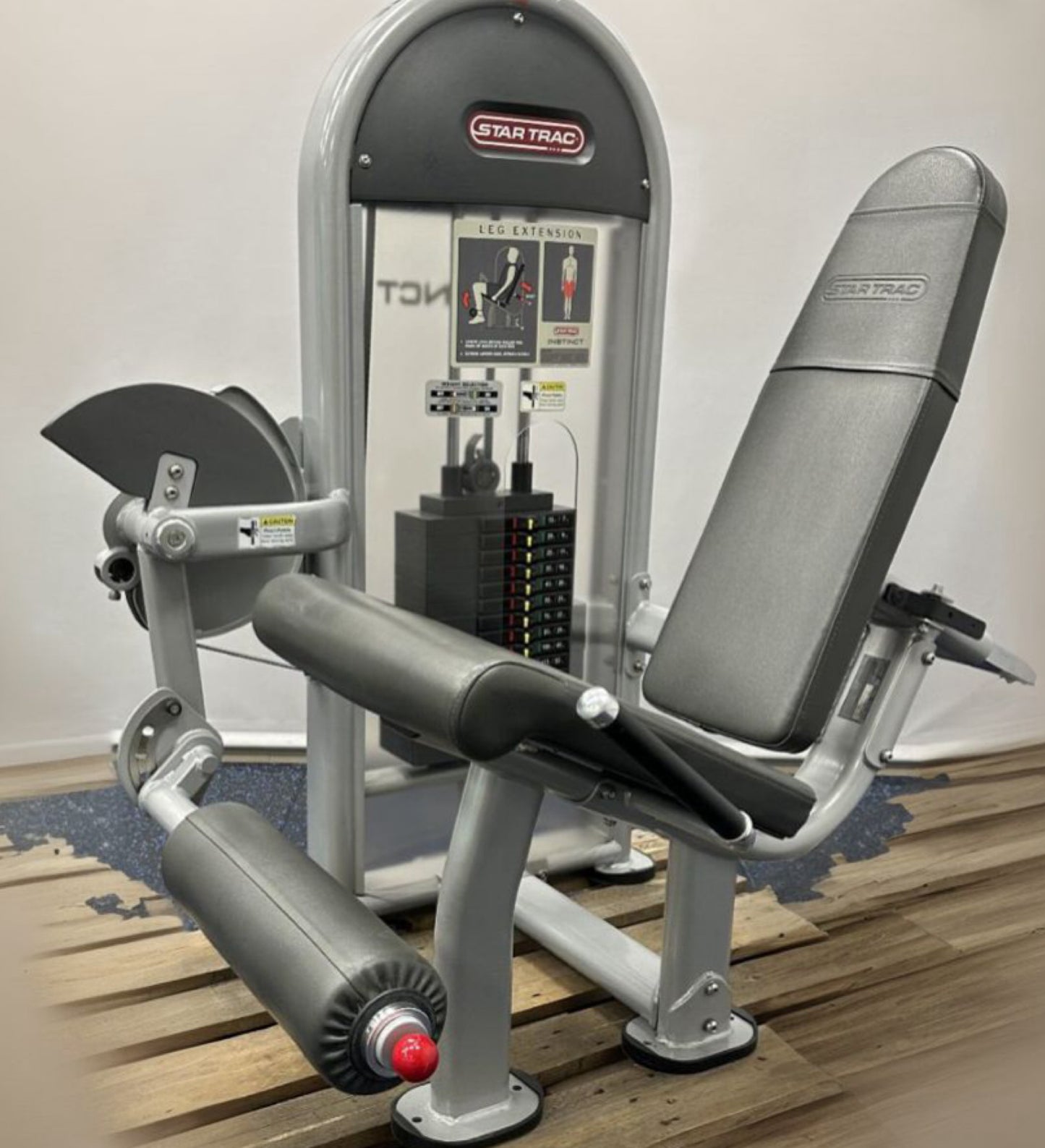 Star Trac Instinct Series Leg Extension